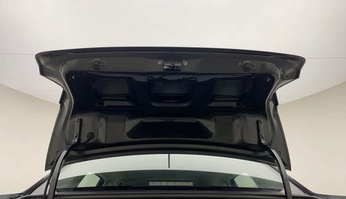 2018 Volkswagen Ameo COMFORTLINE 1.0L, Petrol, Manual, 50,090 km, Boot Door Open