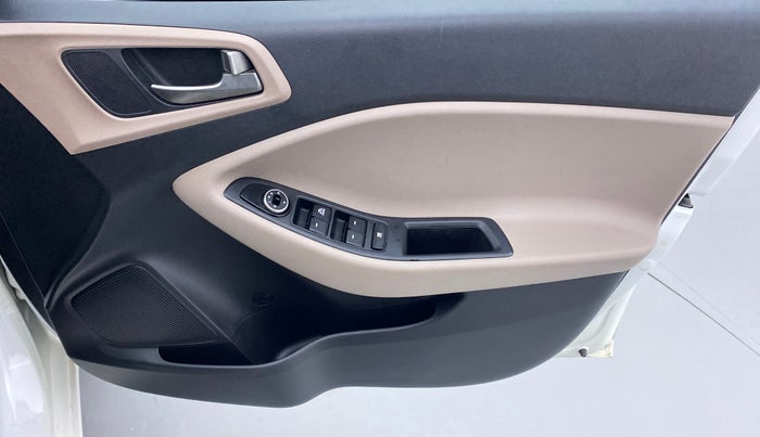 2016 Hyundai Elite i20 MAGNA 1.2, Petrol, Manual, 36,669 km, Driver Side Door Panels Control