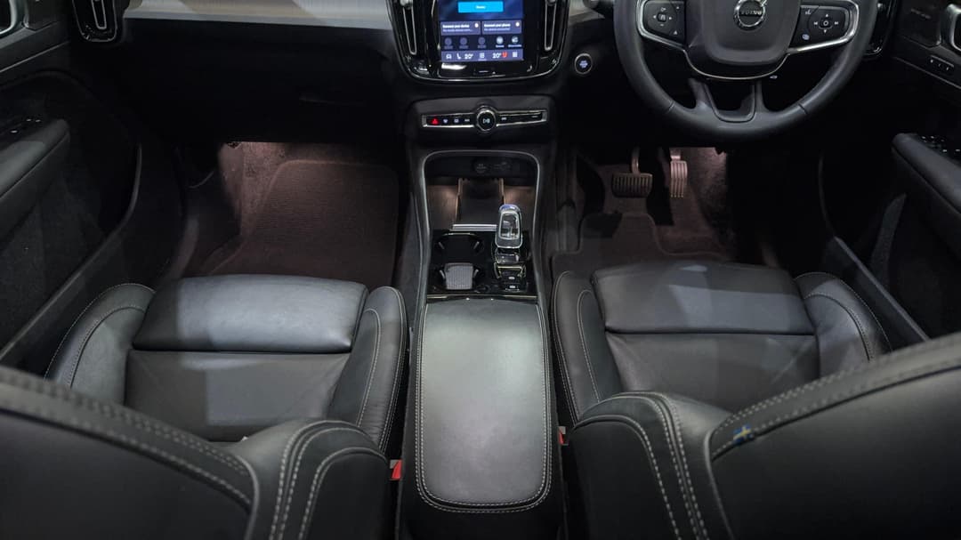 2023 Volvo Xc40 Ultimate B5 Dark Mhev, Automatic, 35640 km, Center Console