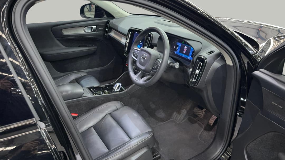 2023 Volvo Xc40 Ultimate B5 Dark Mhev, Automatic, 35640 km, Right Side Front Door Cabin View
