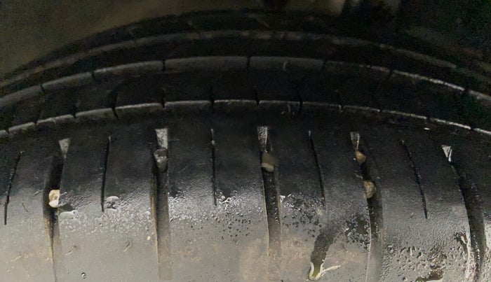 2015 Maruti Baleno ALPHA DIESEL 1.3, Diesel, Manual, 70,867 km, Right Front Tyre Tread