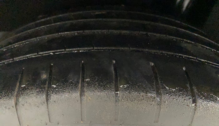 2015 Maruti Baleno ALPHA DIESEL 1.3, Diesel, Manual, 70,867 km, Left Rear Tyre Tread