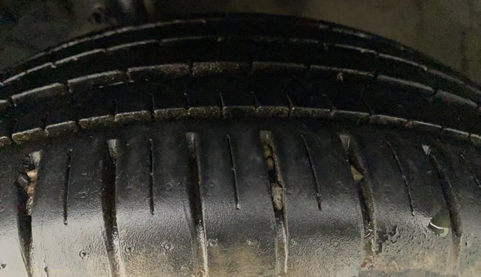 2015 Maruti Baleno ALPHA DIESEL 1.3, Diesel, Manual, 70,867 km, Left Front Tyre Tread