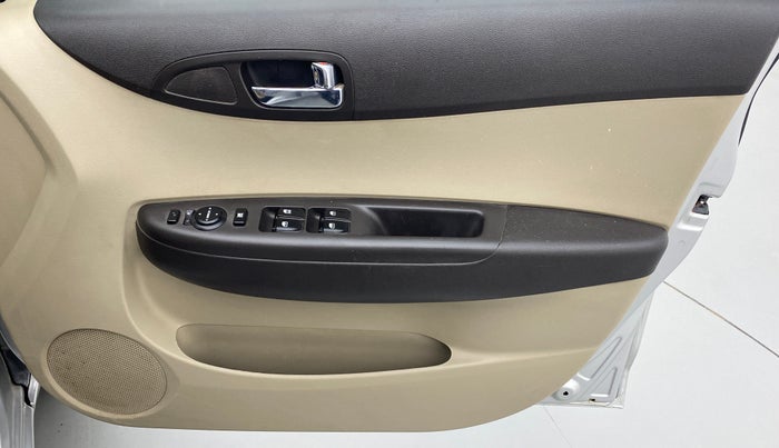 2014 Hyundai i20 SPORTZ 1.2 VTVT, Petrol, Manual, 25,104 km, Driver Side Door Panels Control