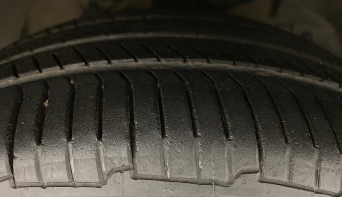 2015 Tata Bolt XT REVOTRON, Petrol, Manual, 60,329 km, Right Front Tyre Tread