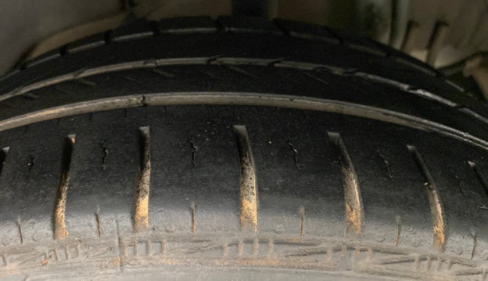 2015 Tata Bolt XT REVOTRON, Petrol, Manual, 60,329 km, Left Rear Tyre Tread