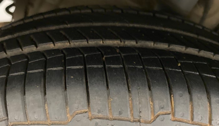 2015 Tata Bolt XT REVOTRON, Petrol, Manual, 60,329 km, Right Rear Tyre Tread
