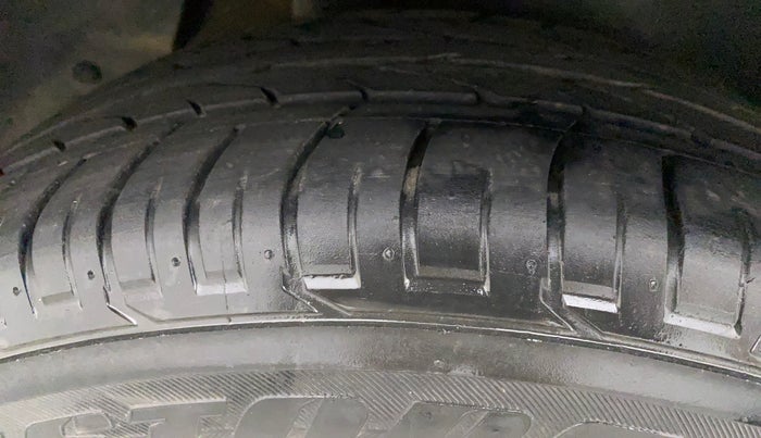 2016 Hyundai Creta SX PLUS AT 1.6 DIESEL, Diesel, Automatic, 65,798 km, Right Rear Tyre Tread