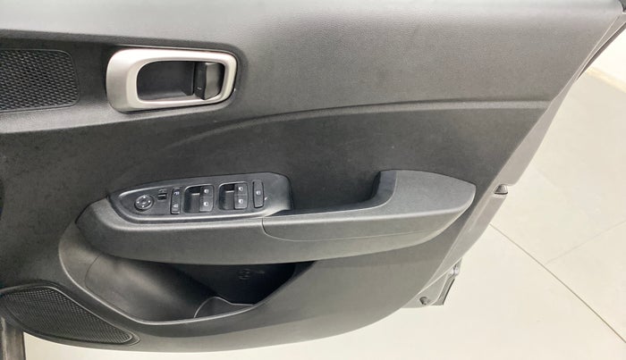 2020 Hyundai VENUE S MT 1.2 KAPPA, Petrol, Manual, 8,954 km, Driver Side Door Panels Control