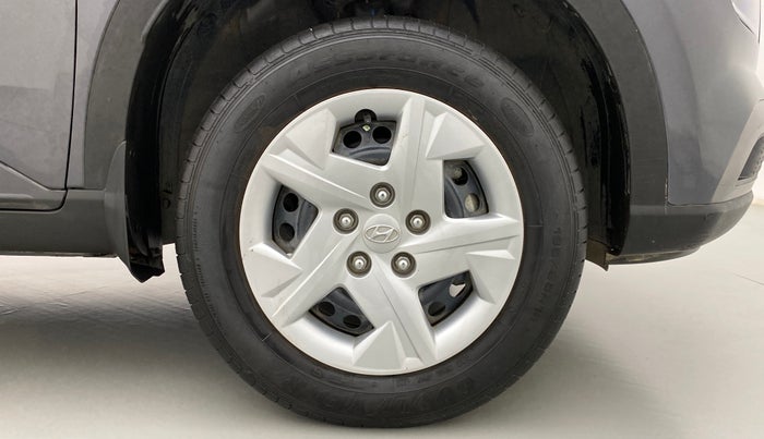 2020 Hyundai VENUE S MT 1.2 KAPPA, Petrol, Manual, 8,954 km, Right Front Wheel