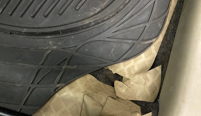 2014 Maruti Celerio VXI AGS, Petrol, Automatic, 77,511 km, Flooring - Carpet is minor damage