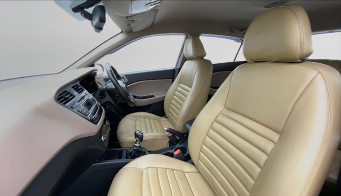 2015 Hyundai Elite i20 SPORTZ (O) 1.4, Diesel, Manual, 31,156 km, Right Side Front Door Cabin View