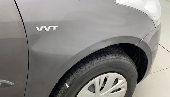 2016 Maruti Swift VXI O, CNG, Manual, 30,925 km, Right fender - Slightly dented