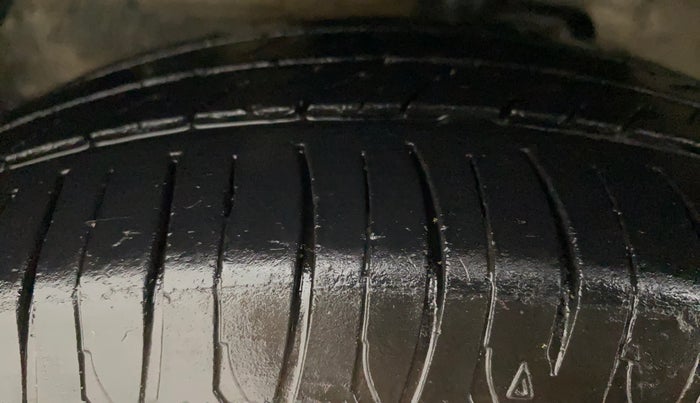 2018 Maruti Celerio VXI CNG, CNG, Manual, 1,06,820 km, Left Front Tyre Tread
