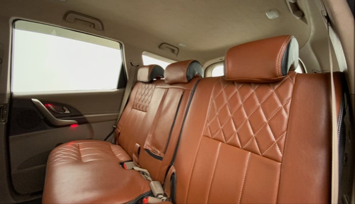 2014 Mahindra XUV500 W6 4X2, Diesel, Manual, 98,054 km, Right Side Rear Door Cabin
