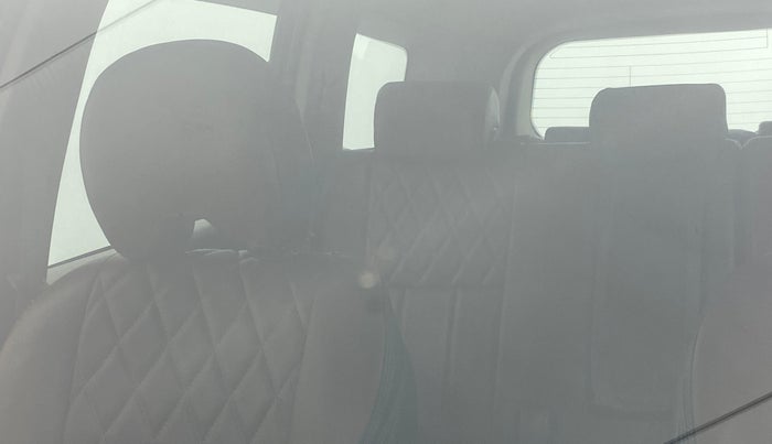 2014 Mahindra XUV500 W6 4X2, Diesel, Manual, 98,054 km, Front windshield - Minor spot on windshield