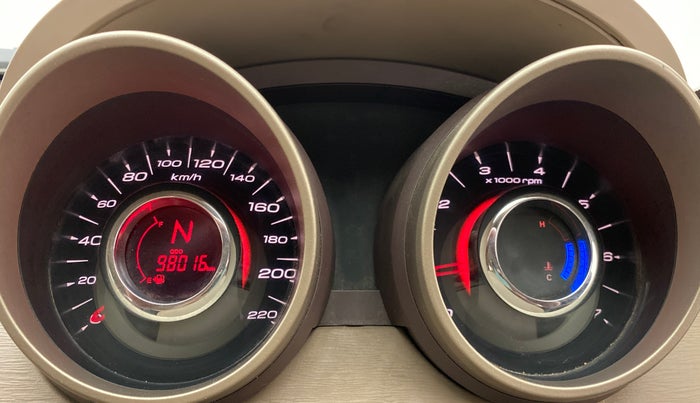 2014 Mahindra XUV500 W6 4X2, Diesel, Manual, 98,054 km, Odometer Image
