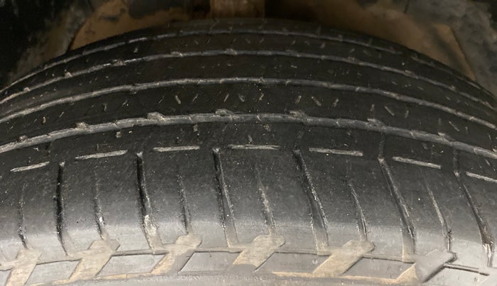 2014 Mahindra XUV500 W6 4X2, Diesel, Manual, 98,054 km, Right Front Tyre Tread