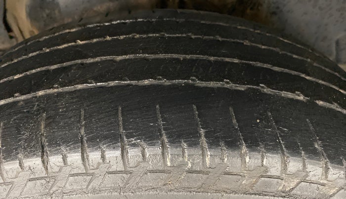 2014 Mahindra XUV500 W6 4X2, Diesel, Manual, 98,054 km, Right Rear Tyre Tread