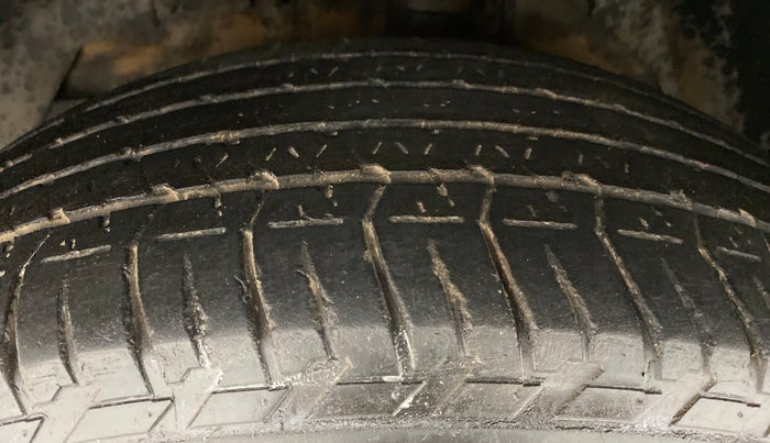 2014 Mahindra XUV500 W6 4X2, Diesel, Manual, 98,054 km, Left Front Tyre Tread