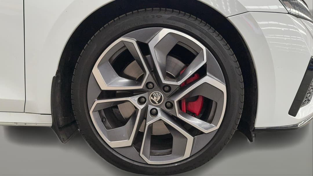 2022 SKODA Octavia Rs 180tsi, Automatic, 56528 km, Right Front Wheel