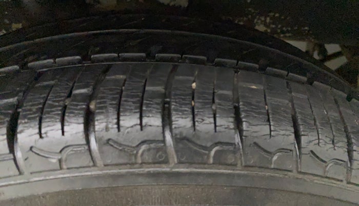 2018 Hyundai NEW SANTRO SPORTZ CNG, CNG, Manual, 16,808 km, Left Rear Tyre Tread