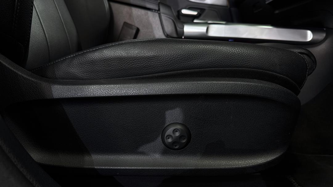 2020 Mercedes-benz Glb 250 4matic, Automatic, 75992 km, Drivers Side Adjustment Panel
