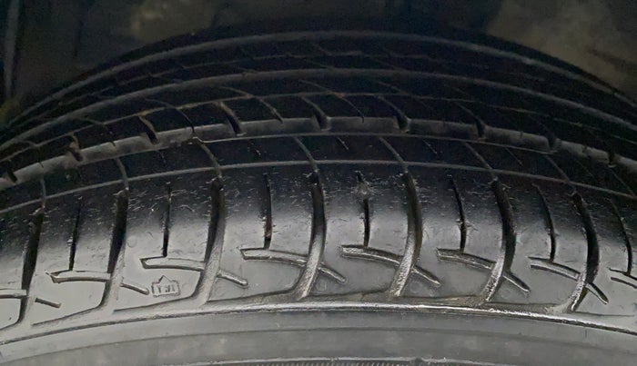 2014 Maruti Ertiga VXI CNG, CNG, Manual, 74,606 km, Left Rear Tyre Tread