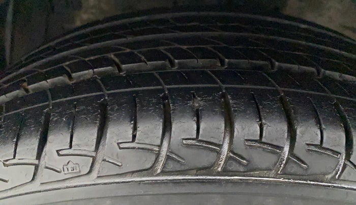 2014 Maruti Ertiga VXI CNG, CNG, Manual, 74,606 km, Right Front Tyre Tread