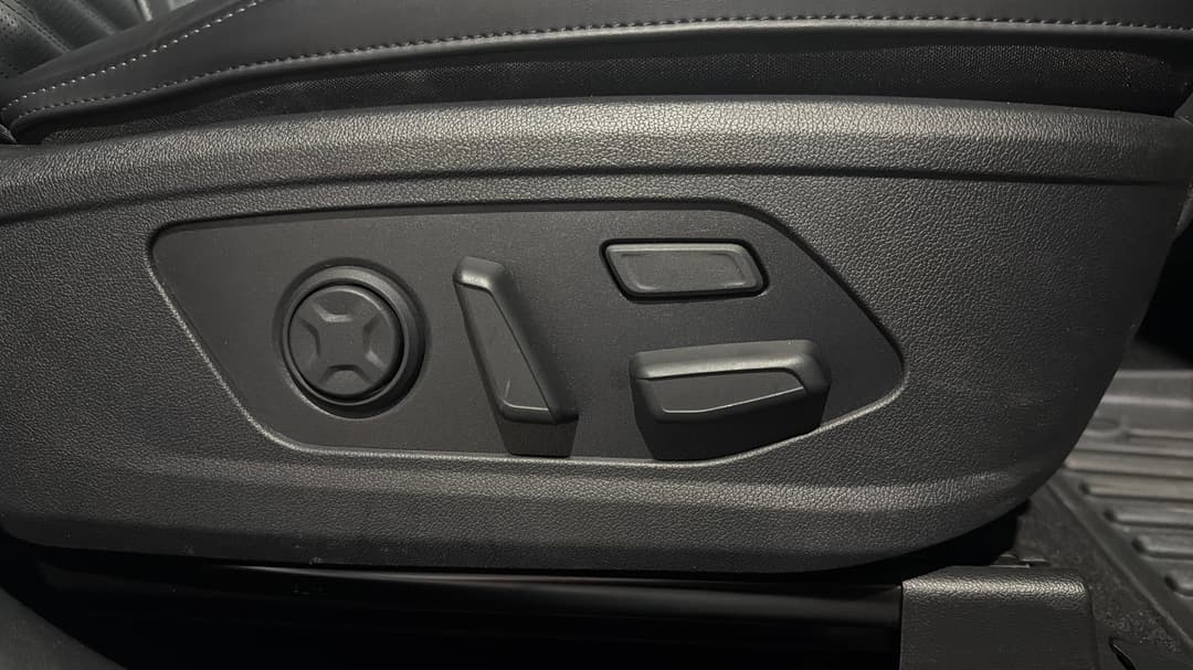2024 Kia Sorento Gt-line 7 Seat, Automatic, 42080 km, Drivers Side Adjustment Panel
