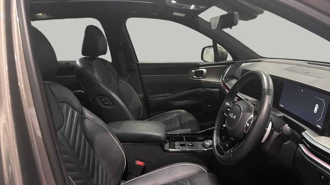 2024 Kia Sorento Gt-line 7 Seat, Automatic, 42080 km, Right Side Front Door Cabin View