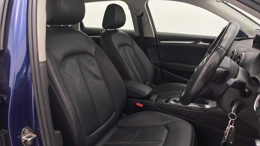 2014 Audi A3 Sportback 1.4 Tfsi Attraction, Automatic, 62593 km, Right Side Front Door Cabin View