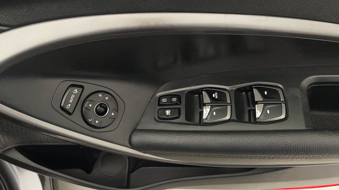 2016 Hyundai Santa Fe Elite Crdi (4x4), Automatic, 121301 km, Drivers Side Door Panel Controls