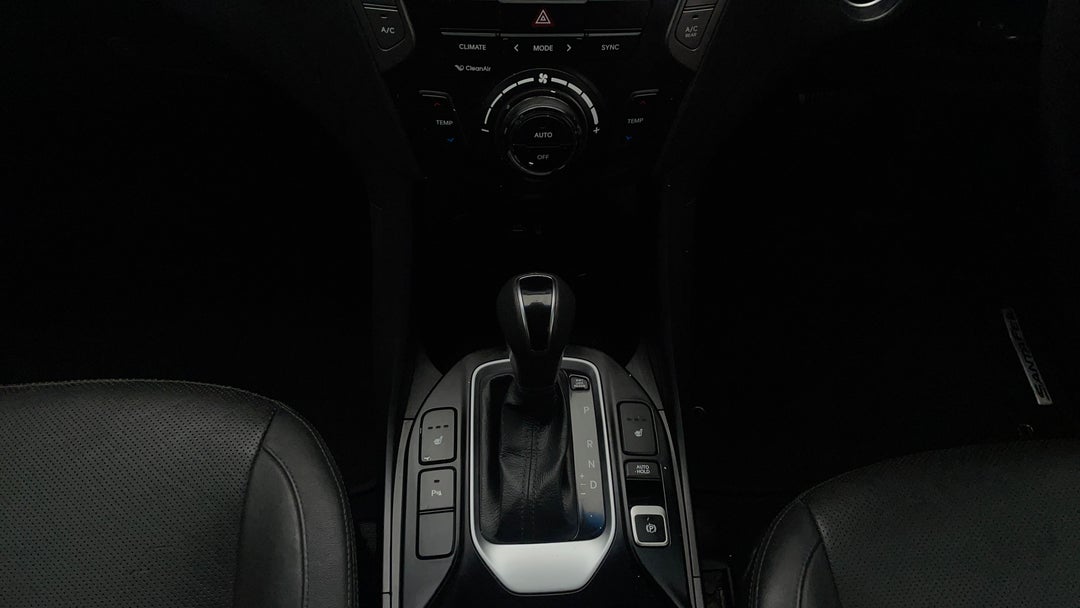 2016 Hyundai Santa Fe Elite Crdi (4x4), Automatic, 121301 km, Gear Lever 