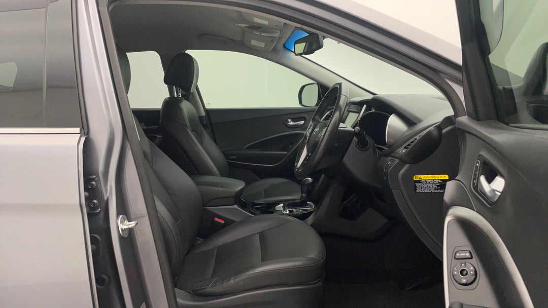 2016 Hyundai Santa Fe Elite Crdi (4x4), Automatic, 121301 km, Right Side Front Door Cabin View