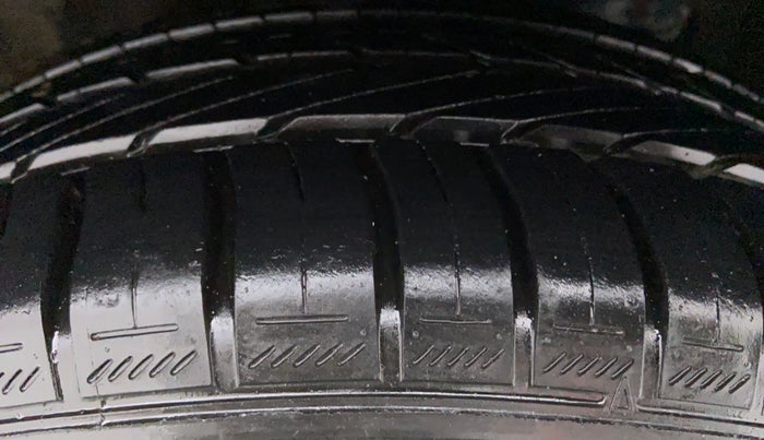 2016 Volkswagen Vento HIGHLINE PETROL, Petrol, Manual, 47,503 km, Right Front Tyre Tread