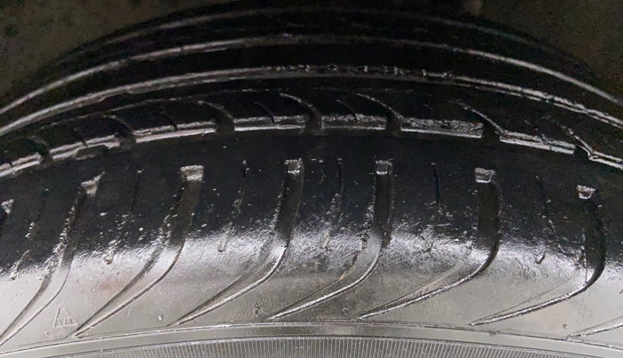 2016 Volkswagen Vento HIGHLINE PETROL, Petrol, Manual, 47,503 km, Left Front Tyre Tread