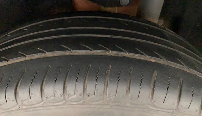 2016 Maruti Vitara Brezza VDI, Diesel, Manual, 86,670 km, Left Rear Tyre Tread