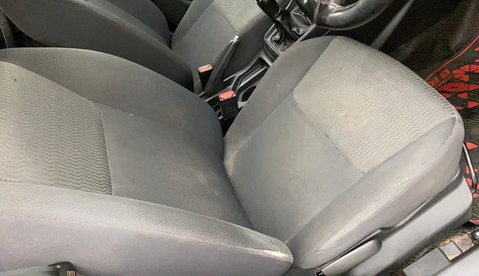 2016 Maruti Vitara Brezza VDI, Diesel, Manual, 86,670 km, Driver seat - Cover slightly stained