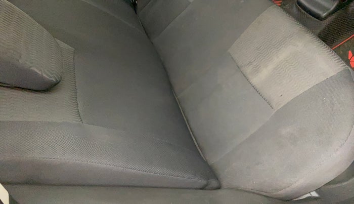 2016 Maruti Vitara Brezza VDI, Diesel, Manual, 86,670 km, Second-row right seat - Cover slightly stained