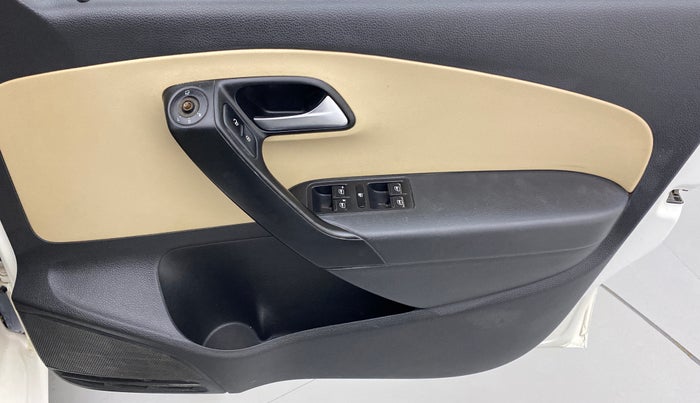 2016 Volkswagen Polo HIGHLINE1.2L PETROL, Petrol, Manual, 75,725 km, Driver Side Door Panels Control