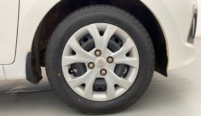 2014 Hyundai Grand i10 MAGNA 1.2 KAPPA VTVT, Petrol, Manual, 1,40,069 km, Right Front Wheel