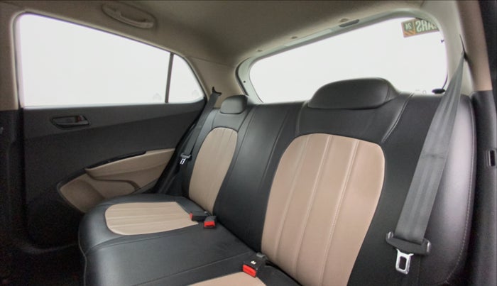 2014 Hyundai Grand i10 MAGNA 1.2 KAPPA VTVT, Petrol, Manual, 1,40,069 km, Right Side Rear Door Cabin