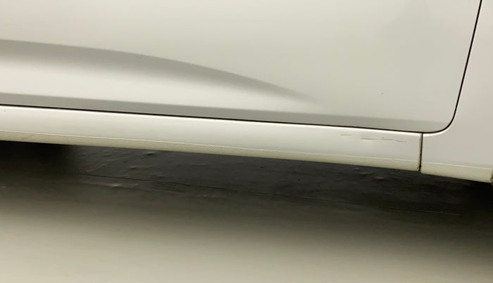 2013 Hyundai Verna FLUIDIC 1.6 VTVT SX, Petrol, Manual, 45,636 km, Right running board - Minor scratches