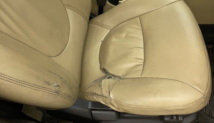 2013 Hyundai Verna FLUIDIC 1.6 VTVT SX, Petrol, Manual, 45,636 km, Driver seat - Cover slightly torn