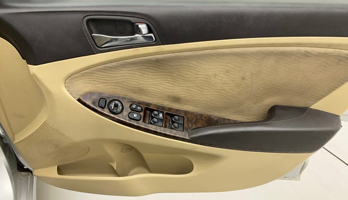 2013 Hyundai Verna FLUIDIC 1.6 VTVT SX, Petrol, Manual, 45,636 km, Driver Side Door Panels Control