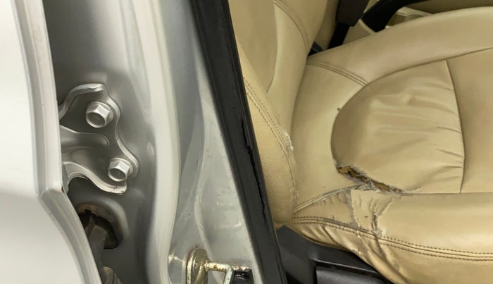 2013 Hyundai Verna FLUIDIC 1.6 VTVT SX, Petrol, Manual, 45,636 km, Driver-side door - Beading has minor damage