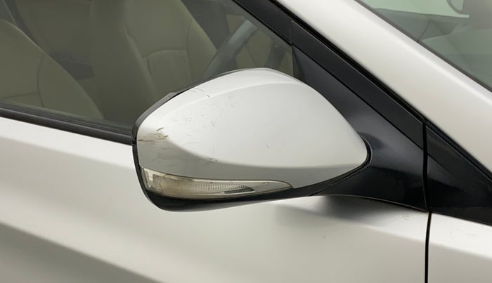 2013 Hyundai Verna FLUIDIC 1.6 VTVT SX, Petrol, Manual, 45,636 km, Right rear-view mirror - Indicator light has minor damage