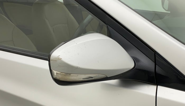 2013 Hyundai Verna FLUIDIC 1.6 VTVT SX, Petrol, Manual, 45,636 km, Right rear-view mirror - Cover has minor damage