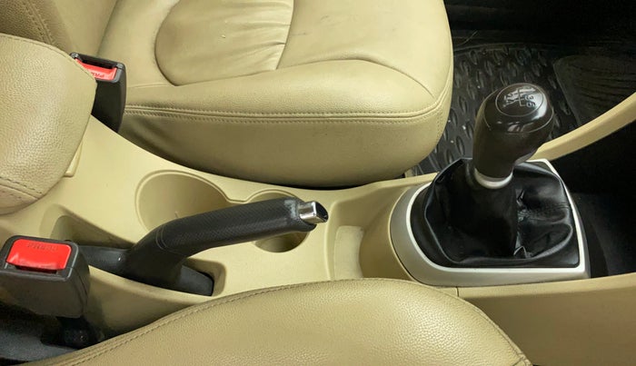 2013 Hyundai Verna FLUIDIC 1.6 VTVT SX, Petrol, Manual, 45,636 km, Gear Lever